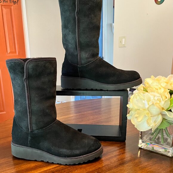 UGG Australia Authentic Classic Short Women's Boots Black Suede Size 6 - Picture 2 of 6